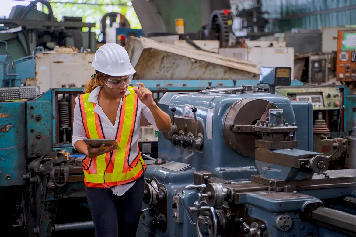 Optimizing Logistics of Heavy Machinery with GPS Tracking